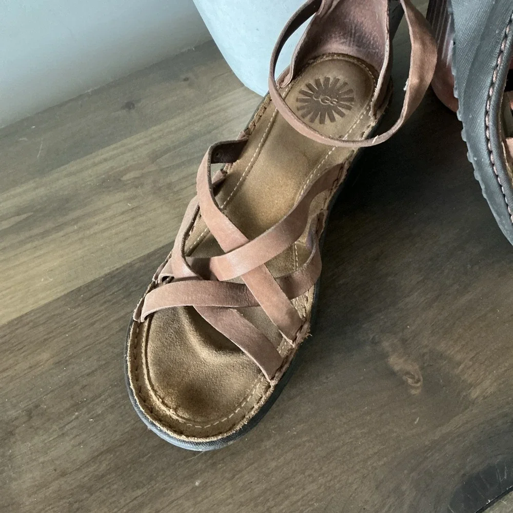 UGG Australia‎ Lalima Brown Leather Strappy Wedge Sandals Buckle Comfort 8